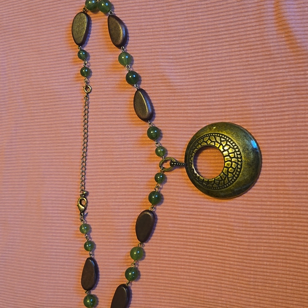 Wooden necklace - Picture 2 of 5